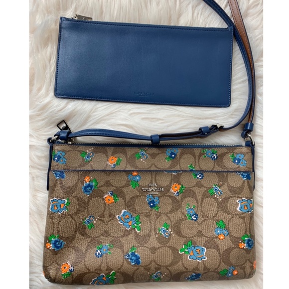 Coach Handbags - 💫Coach | Crossbody Bag.